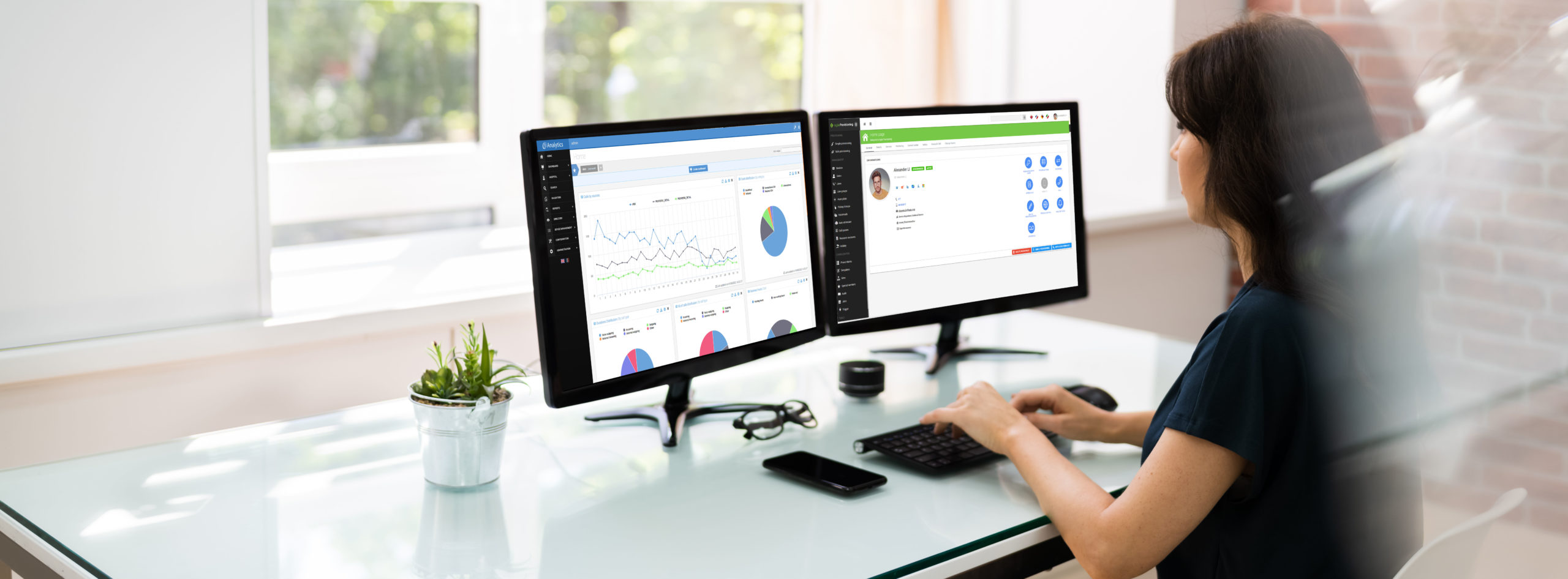 Flexcom solution for manage and control your Unified Communications platform. Screen with video conference and screen with analytics dashboard